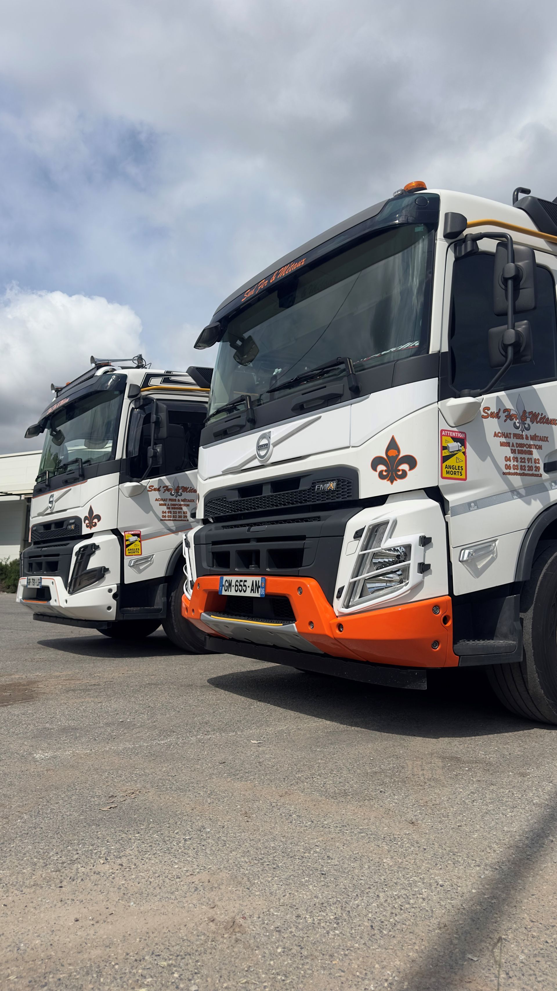 Camion-grue Sud Fer & Métaux en intervention