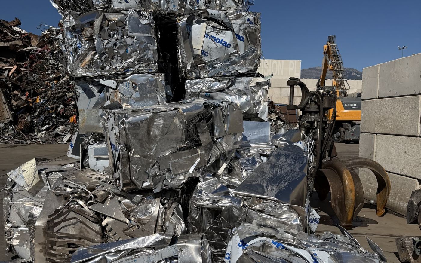 Balles d'inox et d'aluminium compressés prêtes pour le recyclage